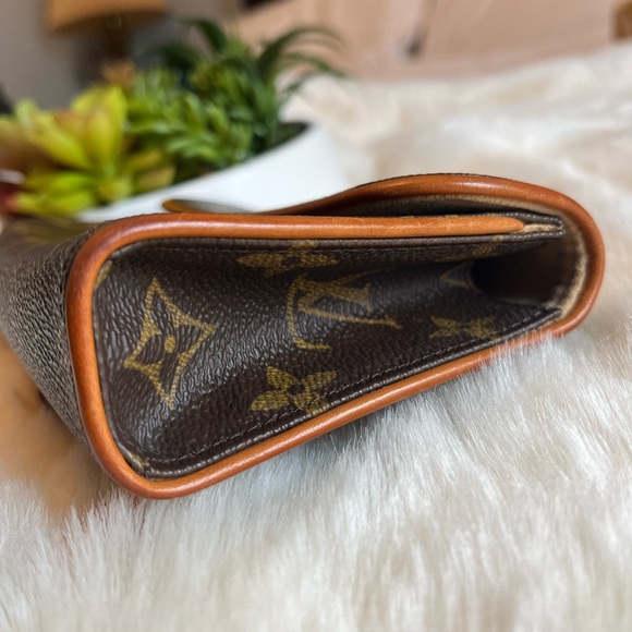 LOUIS VUITTON Florentine Waist Bag - Picture 4 of 9